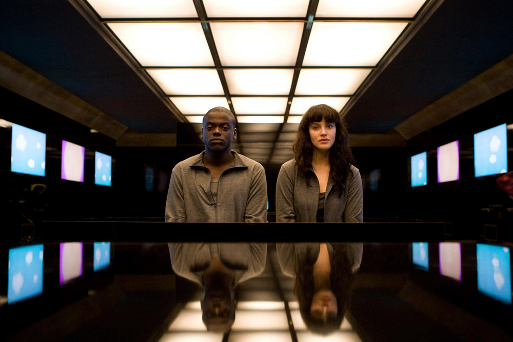 ../Content/img/serial/brisk24.ru - Black Mirror.jpg
